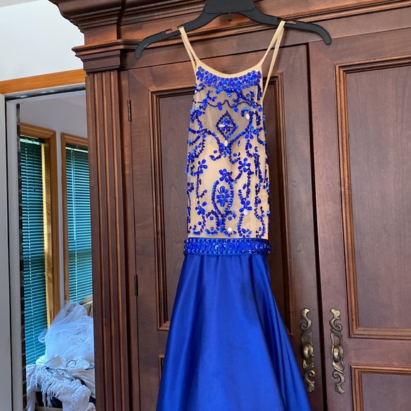 Absolutely beautiful pageant prom dress size 2 - Picture 8 of 8